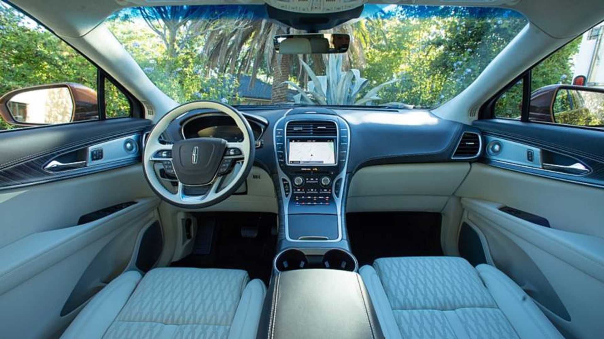 https://cdn.motor1.com/images/mgl/AY0nN/s1/2019-lincoln-nautilus-first-drive.jpg 2019-lincoln-nautilus-first-drive