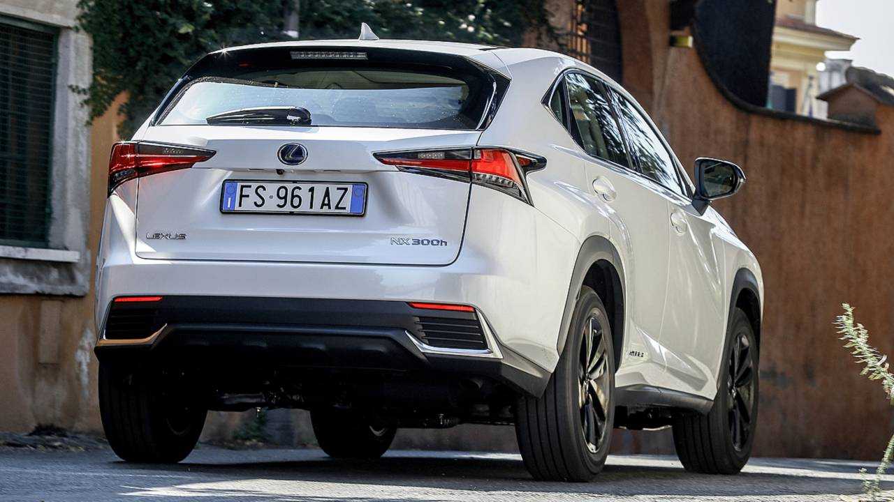 Lexus NX 300h, la prova