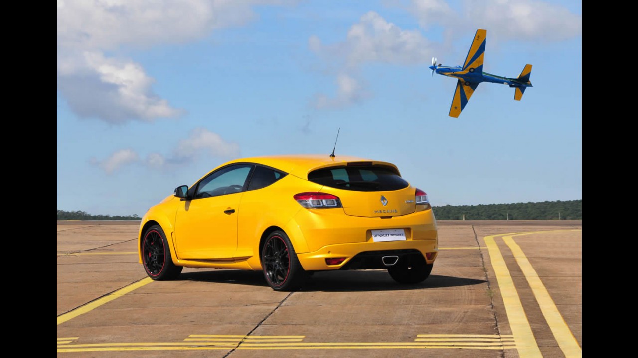 Teste CARPLACE: medimos, com exclusividade, o Mégane RS que acelera em direção ao Brasil