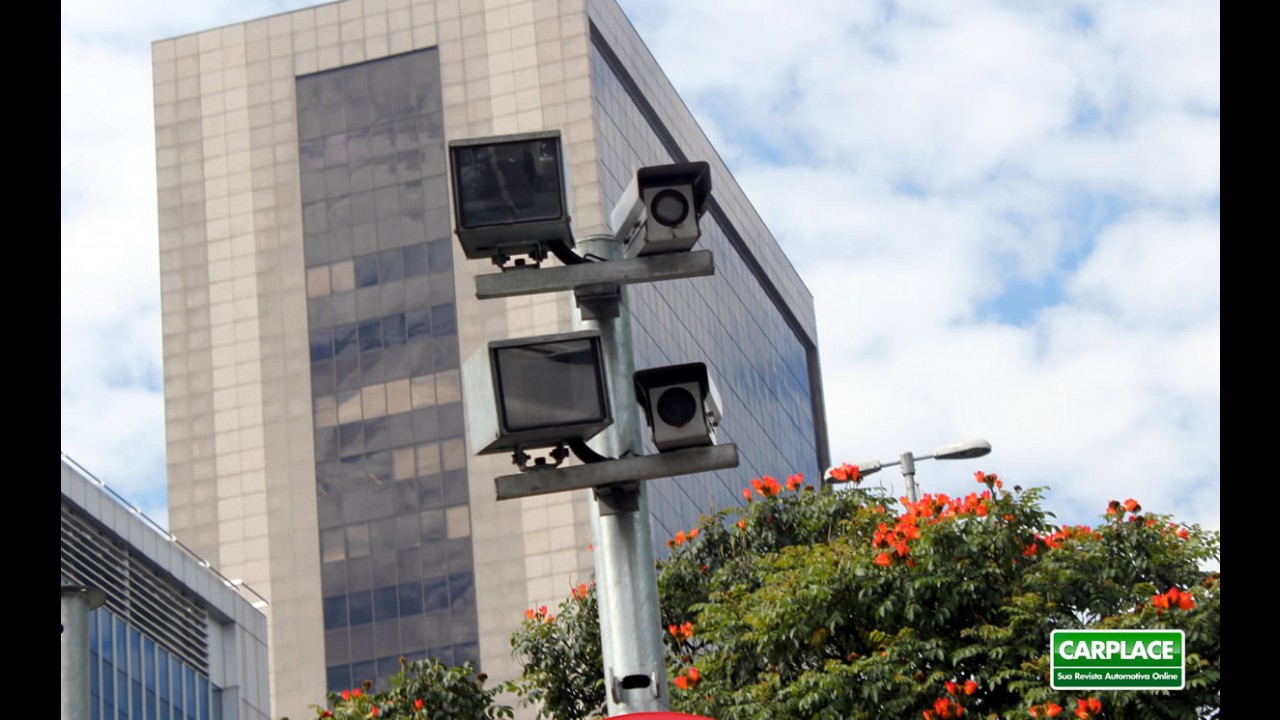Coluna Alta Roda: Bandeira Vermelha