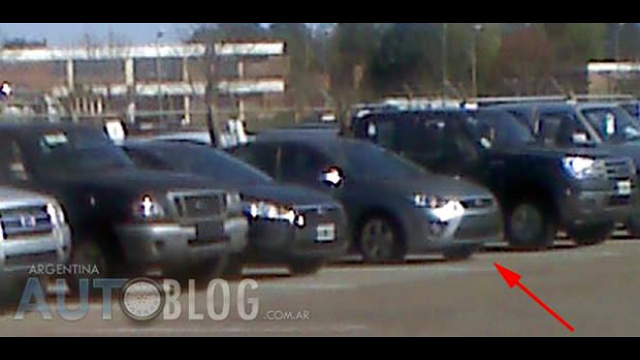 Ford Focus deve ganhar facelift em breve no Brasil - Flagra na Argentina revela visual chinês