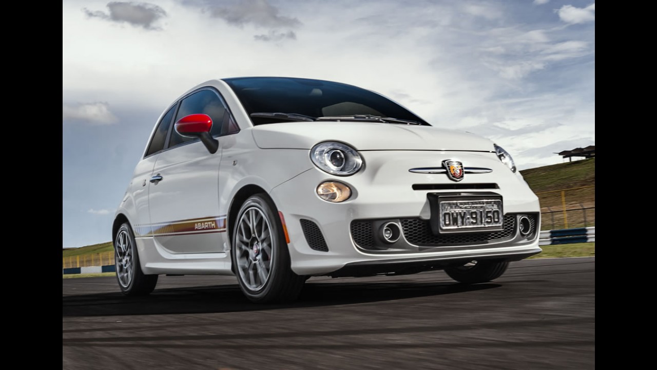 Flagra: detalhes do novo interior do Fiat 500 reestilizado aparecem em fotos