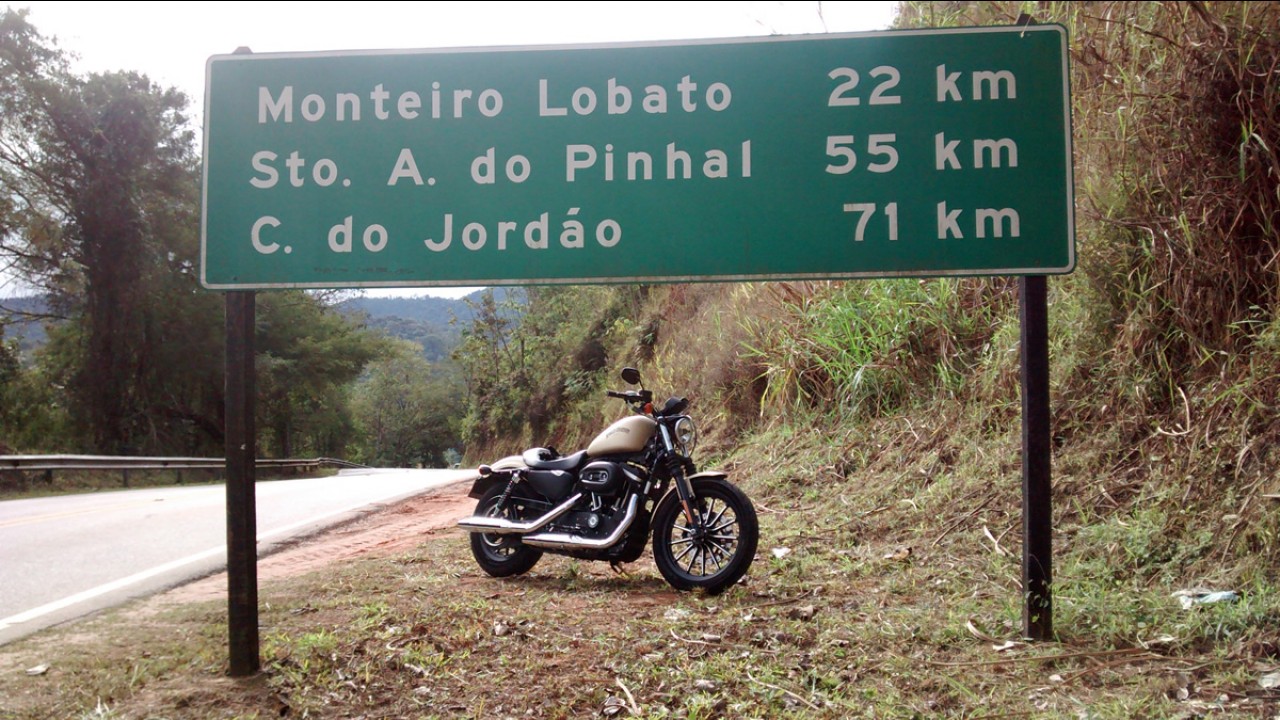 Avaliação: Harley-Davidson Iron 883 numa bucólica viagem ao passado