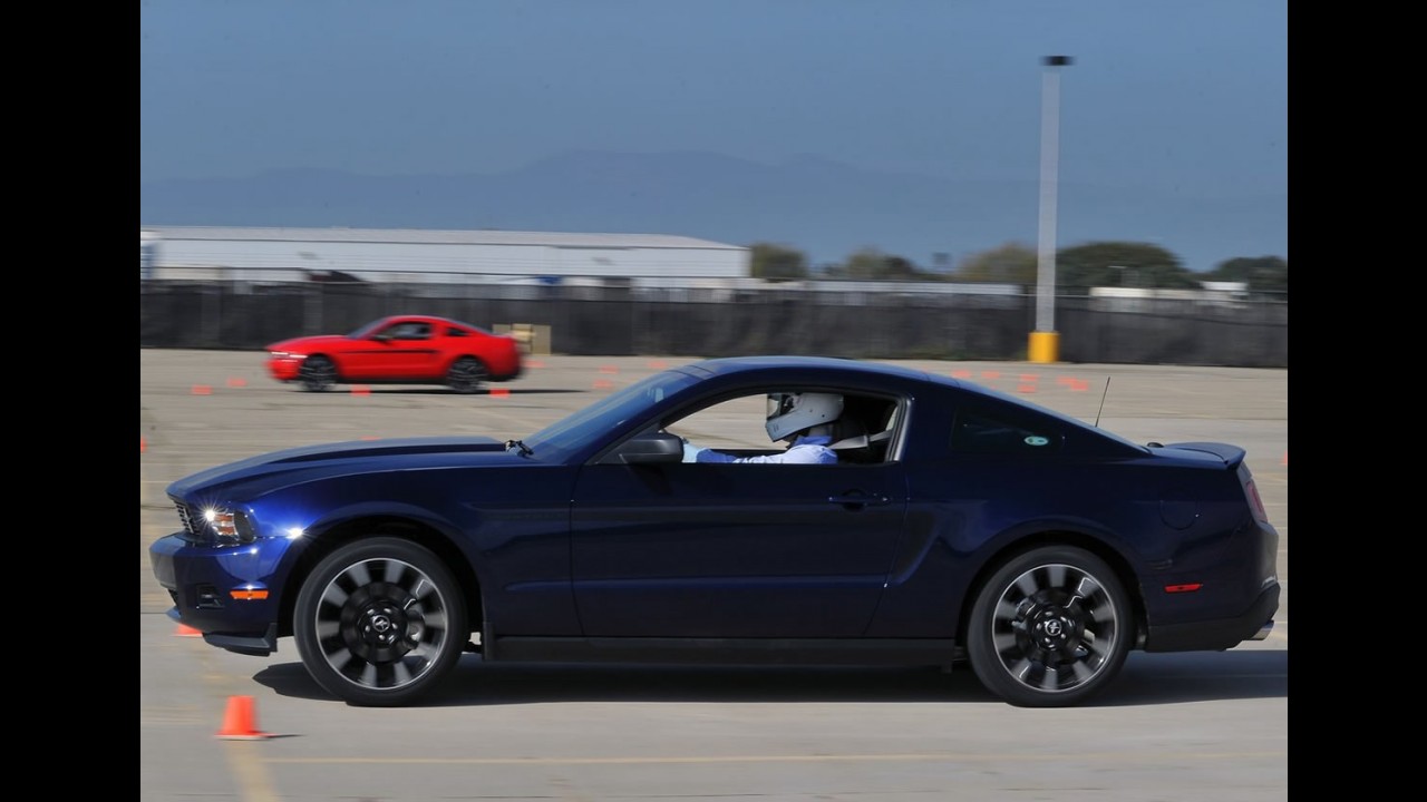 Ford Mustang V6 2011 - Confira nova galeria de fotos em alta resolução