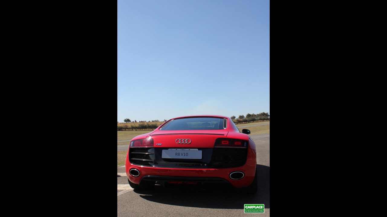 Audi R8 5.2 FSI V10 quattro: Andamos a mais de 200 km/h com o superesportivo