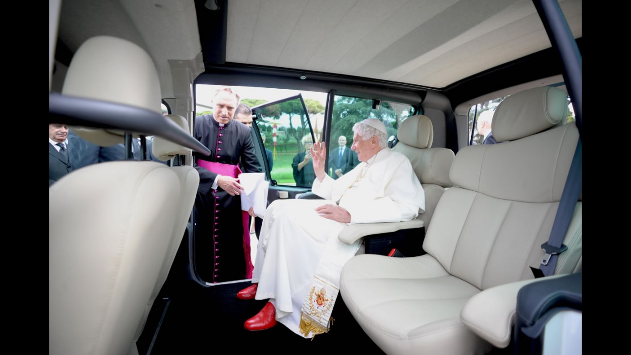 O Papa é Pop: Kangoo Elétrico é o novo Papamóvel