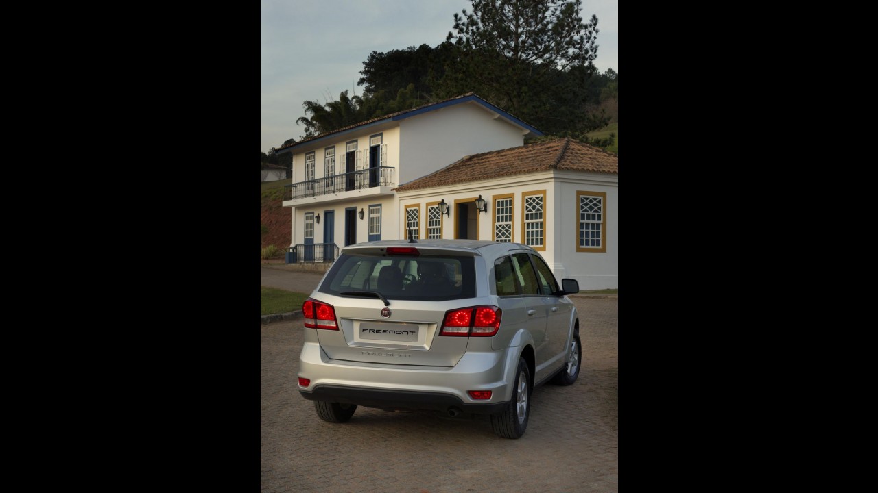 Fiat Freemont: Todos os detalhes em super galeria de fotos em alta resolução