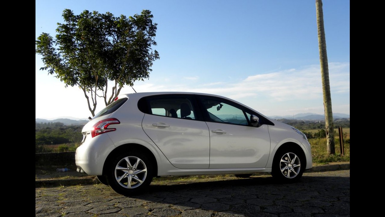 Garagem CARPLACE #6: consumo com gasolina do 208 na cidade e central multimídia superaquecida