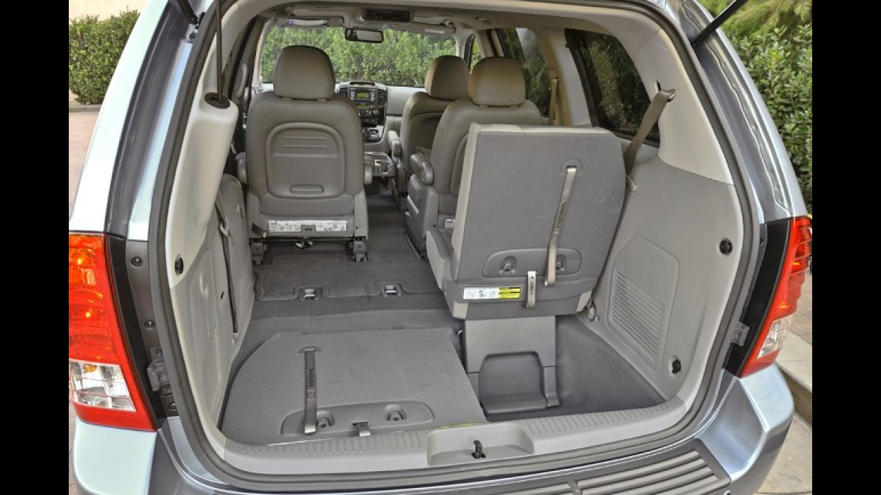 Kia Carnival ganha novidades na linha 2012 - Preços começam em R$ 124.900
