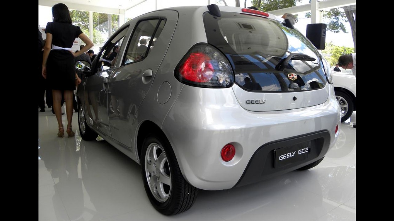Geely GC2 chega com motor 1.0 de três cilindros por R$ 29.900