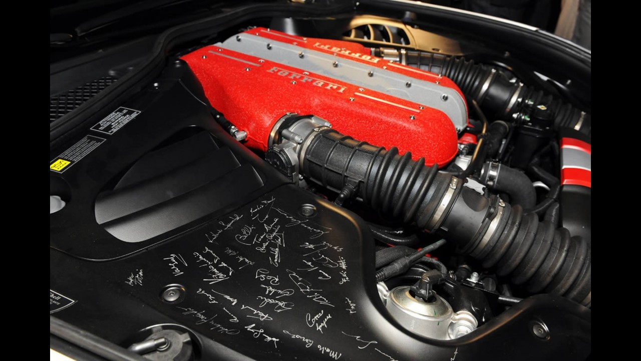 Primeira Ferrari FF personalizada é entregue em Pebble Beach