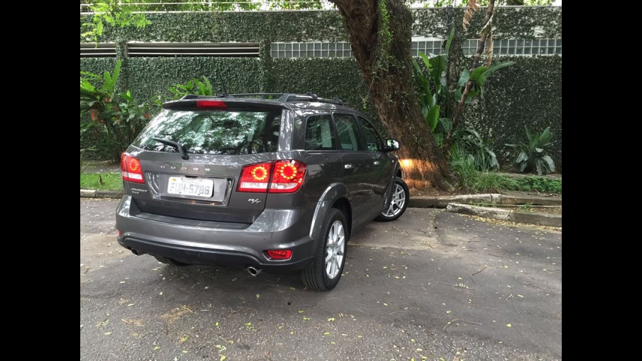 Dodge faz recall do Journey no Brasil para reparar falha no ABS