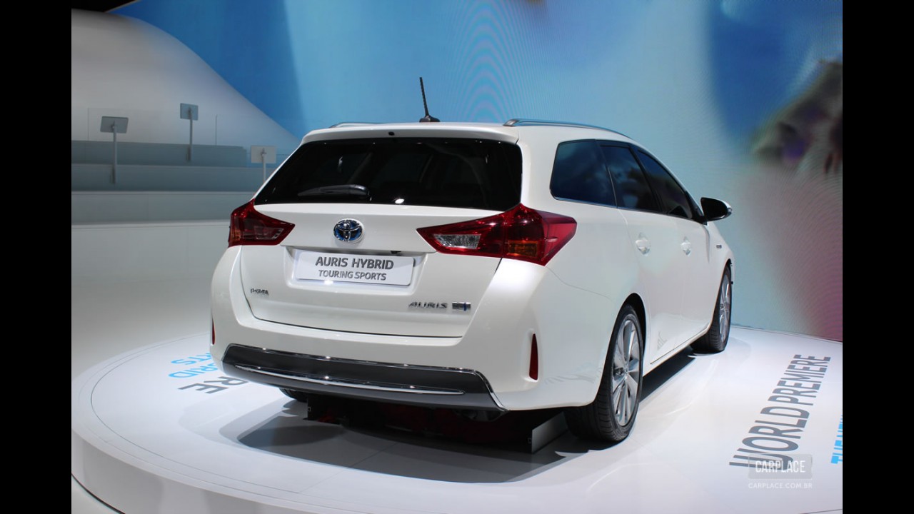 Salão de Paris: Toyota apresenta Auris Hybrid Touring