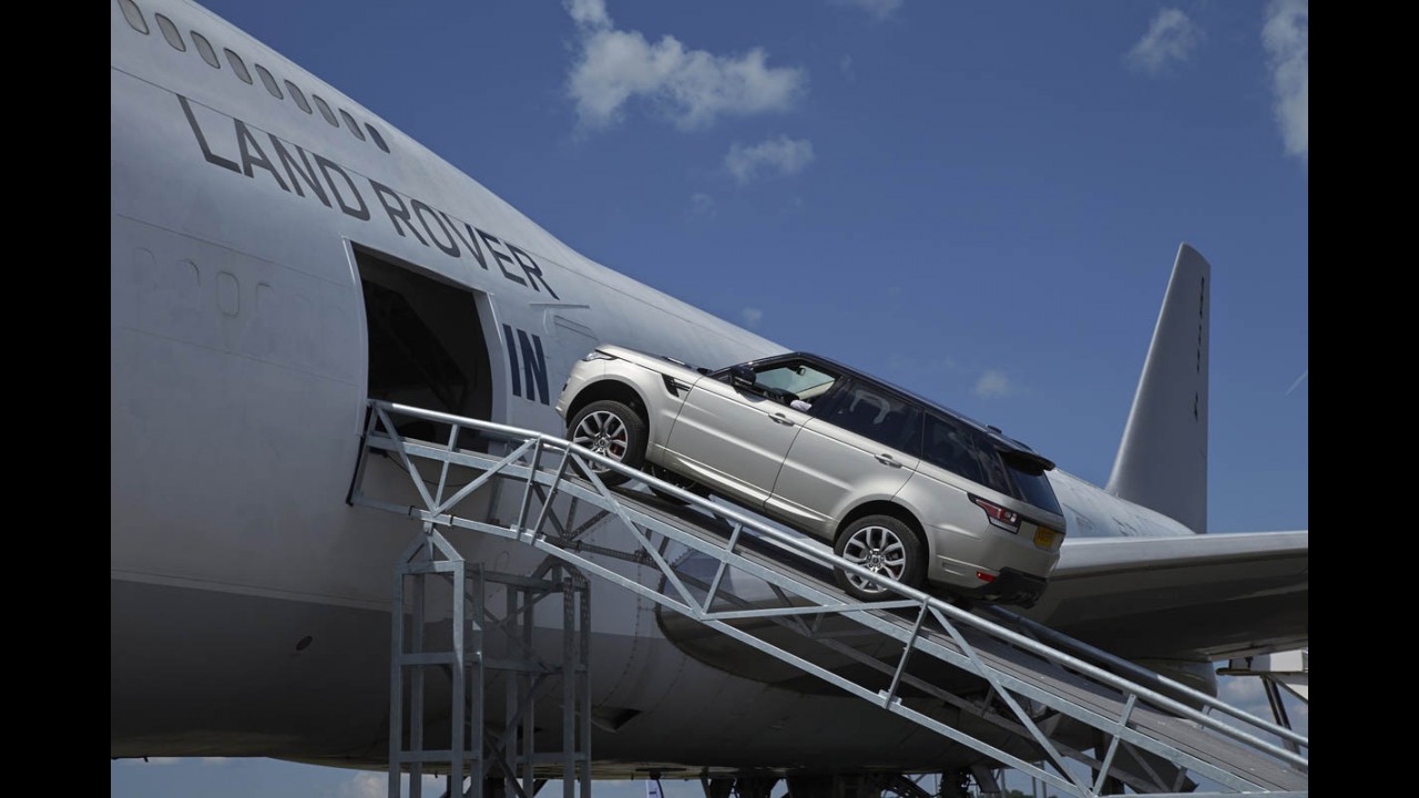 Volta Rápida: novo Range Rover Sport encara rua, lama, pista e até anda de avião