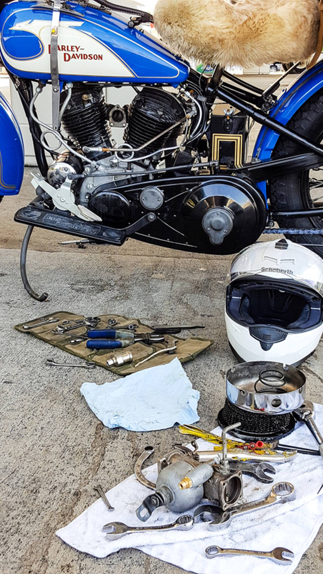 <em>Even with all the right tools, disassembling a carburetor at a gas station is no fun.</em>