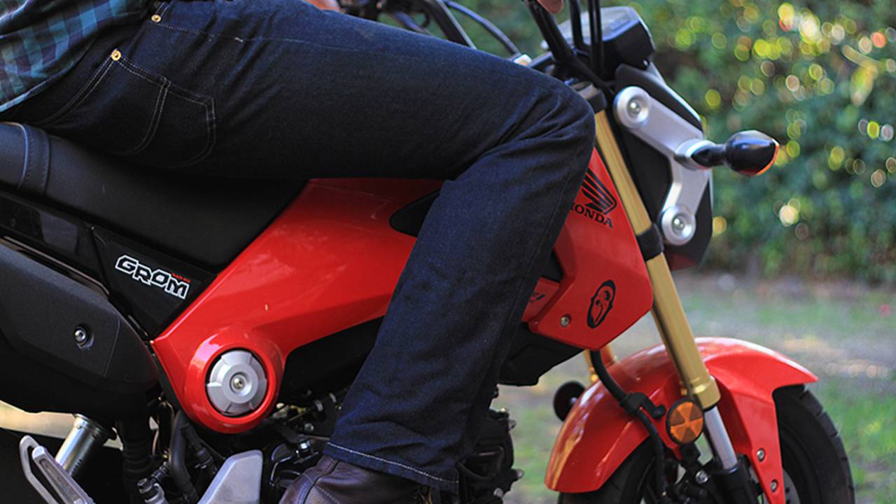 On-bike comfort is excellent, despite the addition of Kevlar to the weave, movement is not restricted.