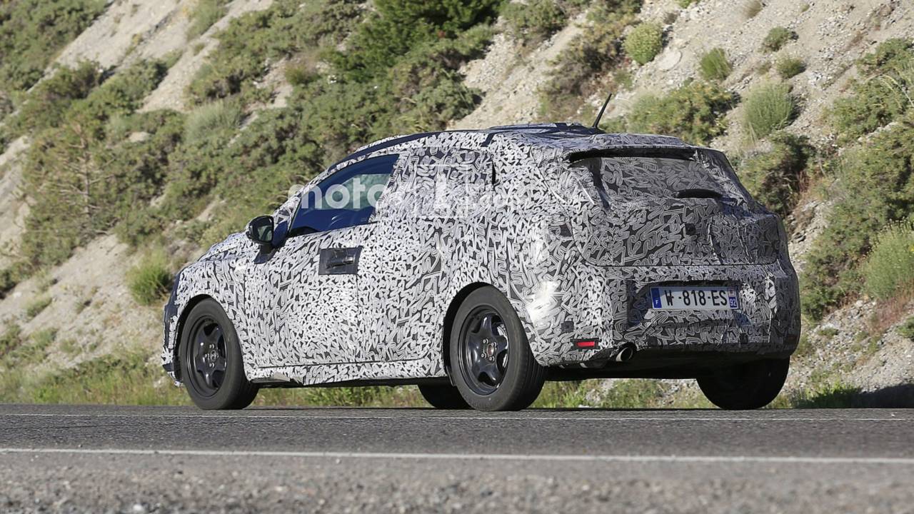 Flagra: Renault Clio 2019 roda ao lado do atual