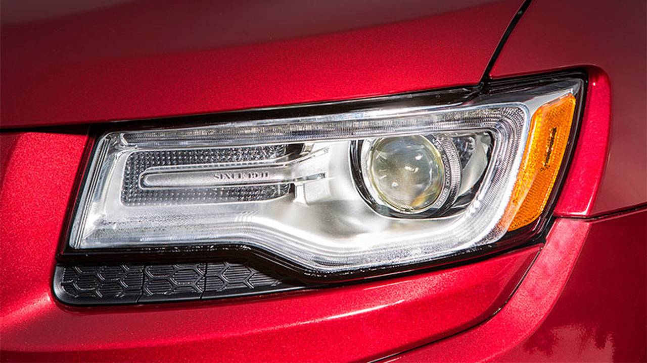 2014 Jeep Grand Cherokee headlight