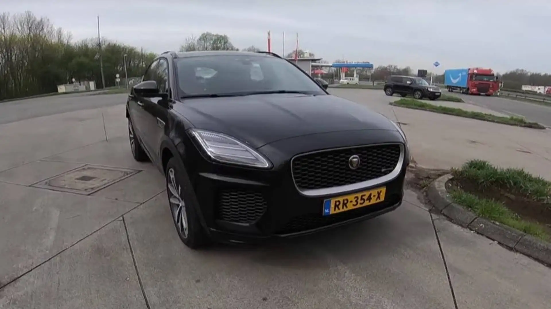 Watch Jaguar S Quickest E Pace Go Flat Out In Acceleration Test