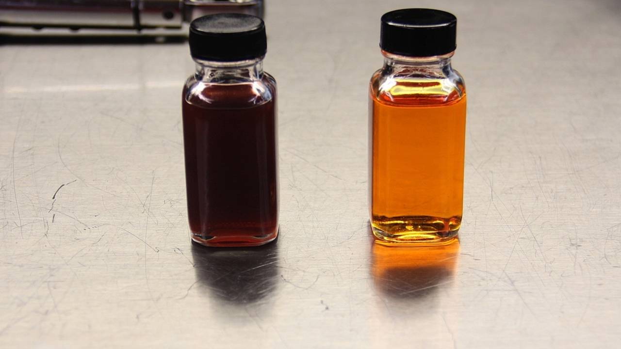 Same story as the forks. The used shock oil on the left is long past its expiration date.
