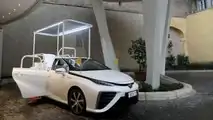 Papst Franziskus erhält einen Toyota Mirai als Papamobil