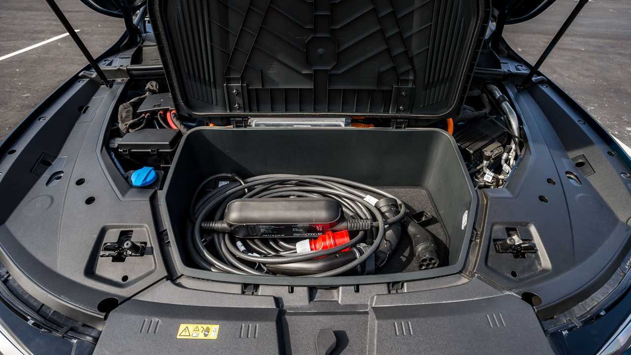 Тест-драйв Audi e-tron