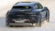Porsche Taycan restyling, le foto spia delle diverse varianti