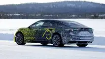 Der Prototyp der elektrischen Lotus-Limousine wird bei kaltem Wetter getestet