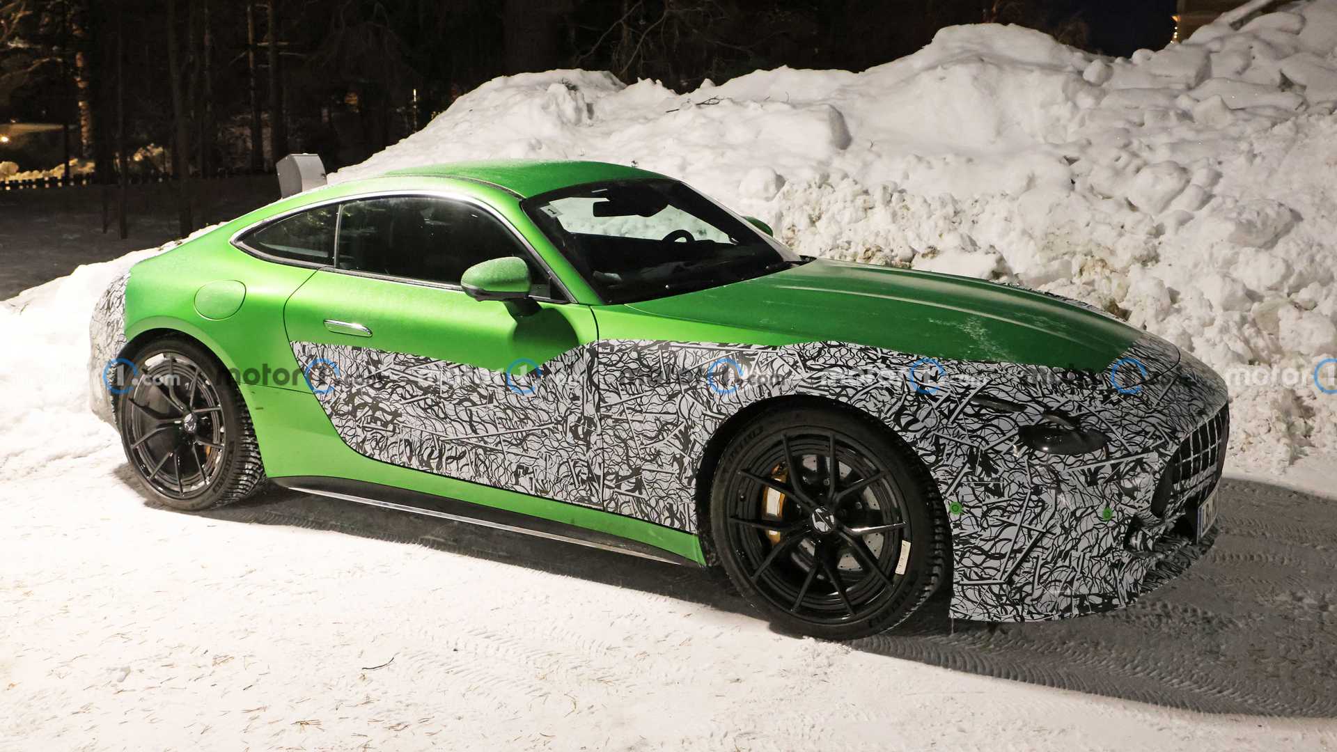mercedes-amg-gt-coupe-phev-spy-photo.jpg