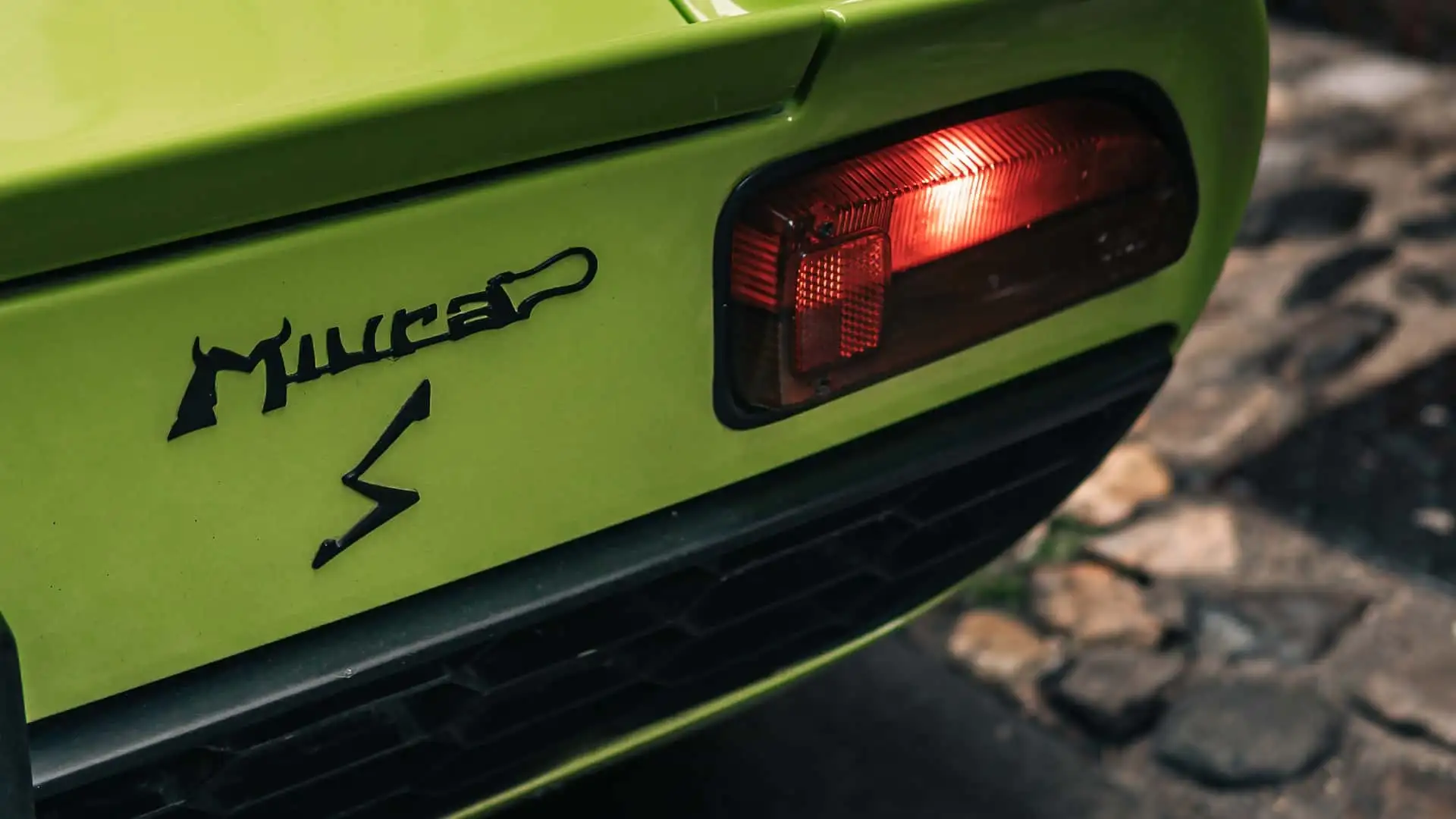 https://cdn.motor1.com/images/mgl/Ak3Bb9/s1/lamborghini-miura-s.webp