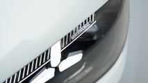 Mercedes C 400 4Matic EQ (2026): Das Exterieur in Opalite White 