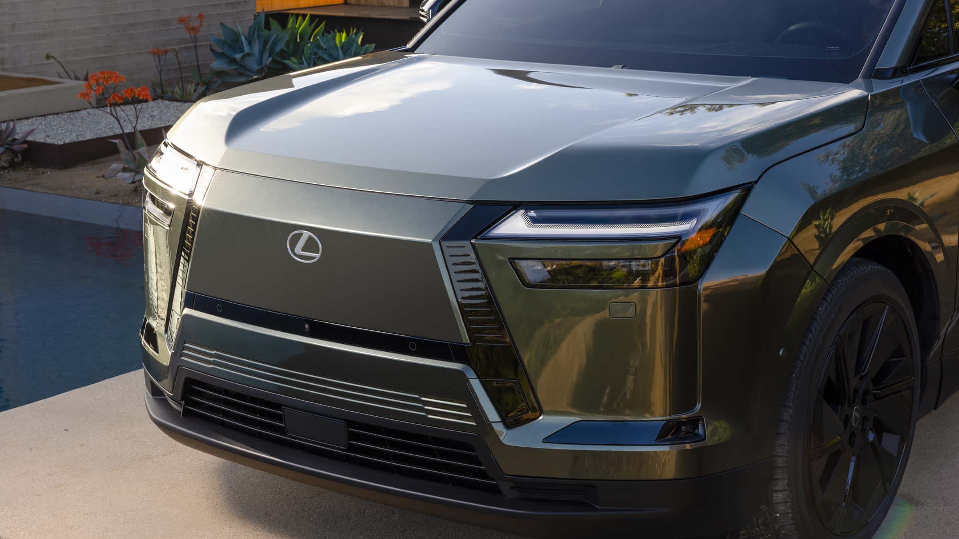 https://cdn.motor1.com/images/mgl/Ak3PzO/s1/2027-lexus-tz.jpg