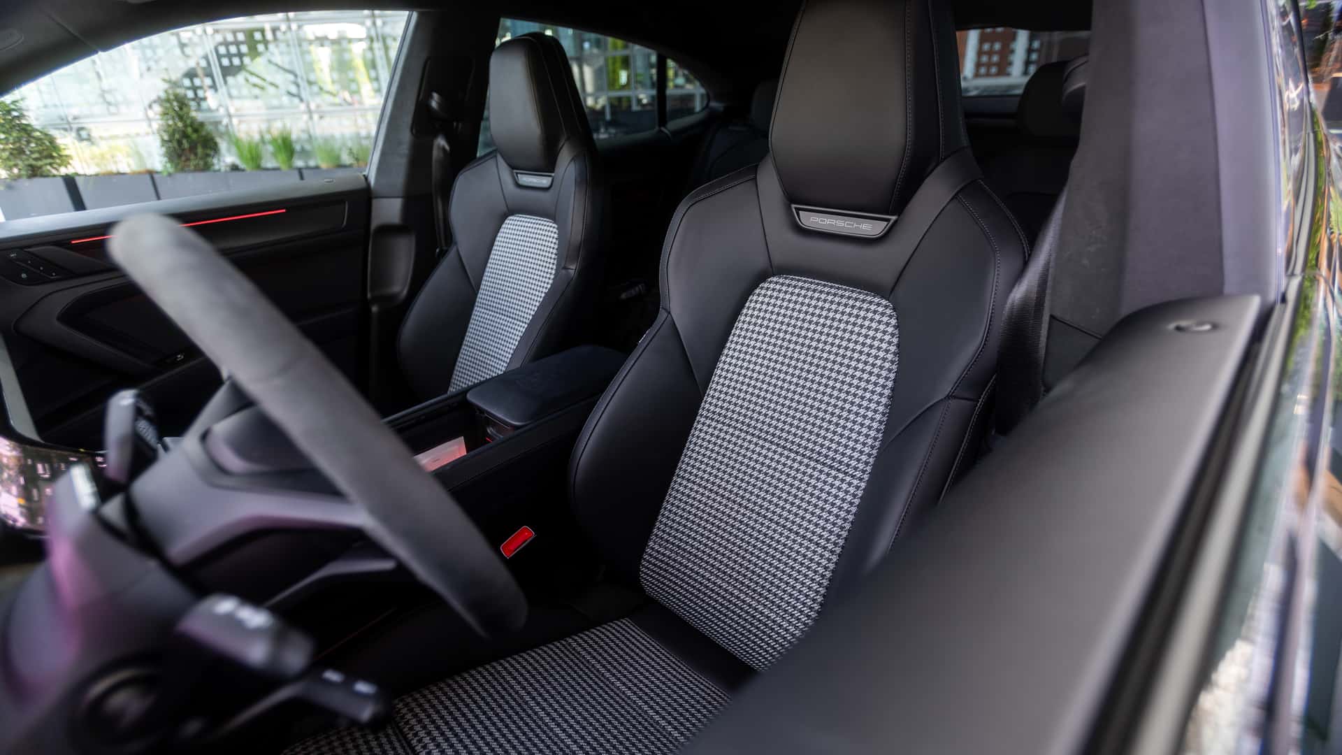 https://cdn.motor1.com/images/mgl/Ak3VvW/s1/2026-porsche-cayenne-s-coupe-electric.jpg