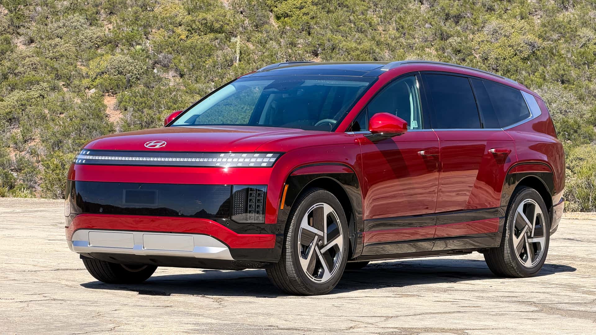 Hyundai retira del mercado el Ioniq 9 EV por un fallo que podría atrapar a niños en los asientos traseros
