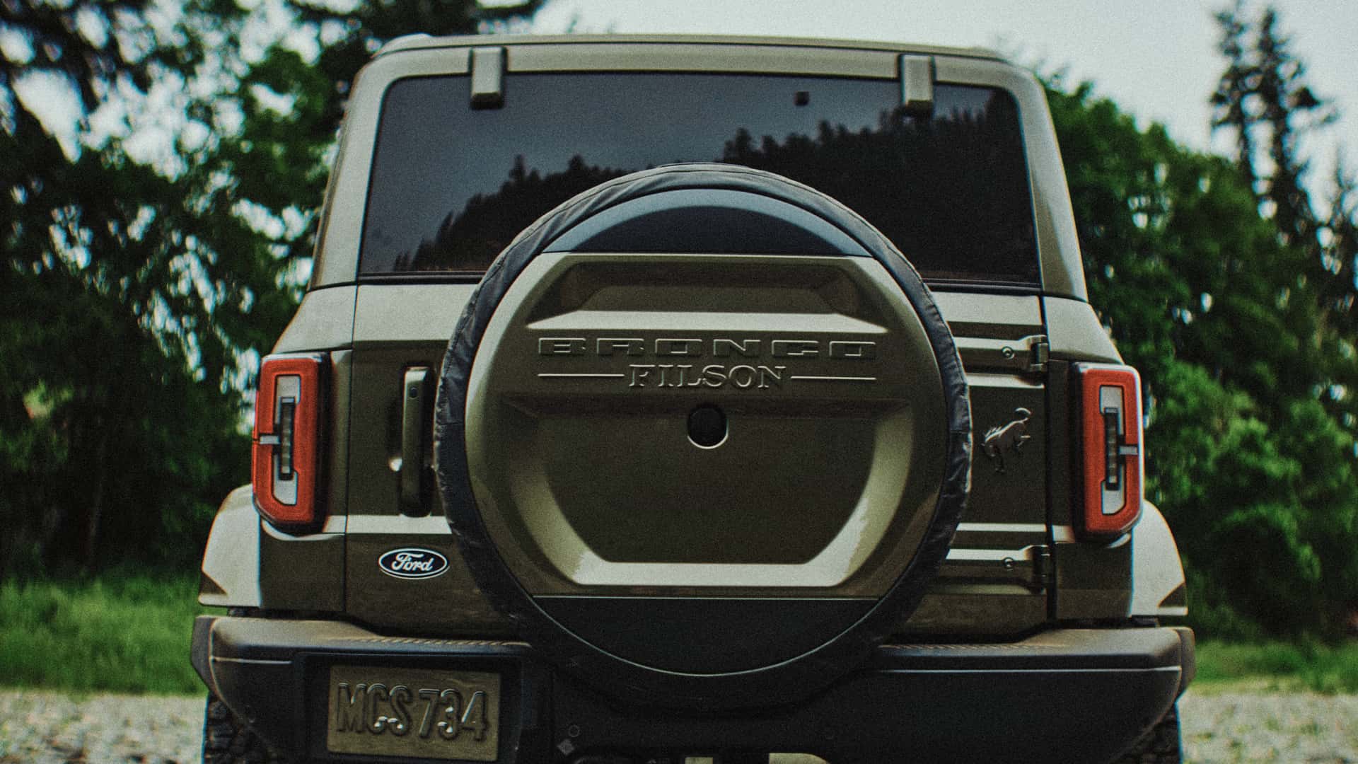 https://cdn.motor1.com/images/mgl/Ak3zK6/s1/2027-ford-bronco-filson.jpg