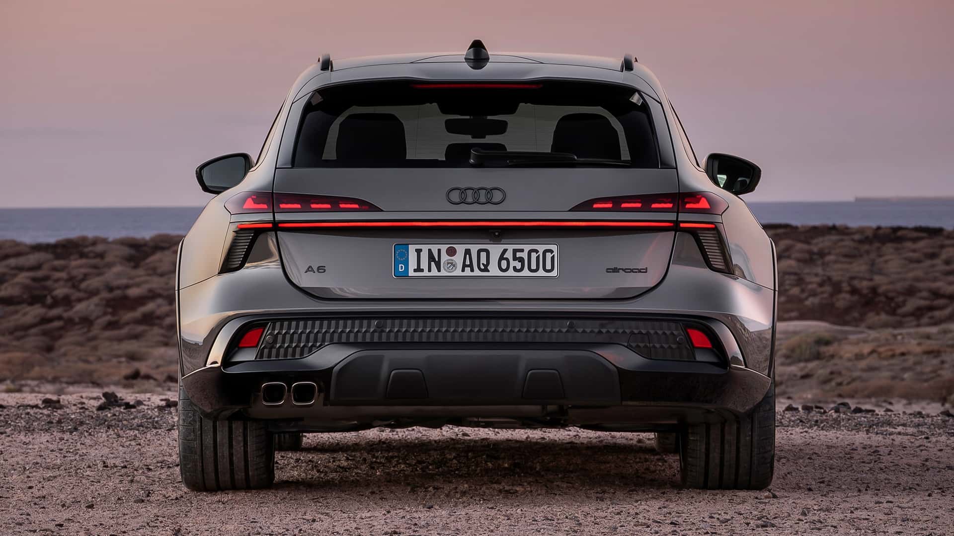 https://cdn.motor1.com/images/mgl/Ak3zlW/s1/audi-a6-allroad-2026.jpg