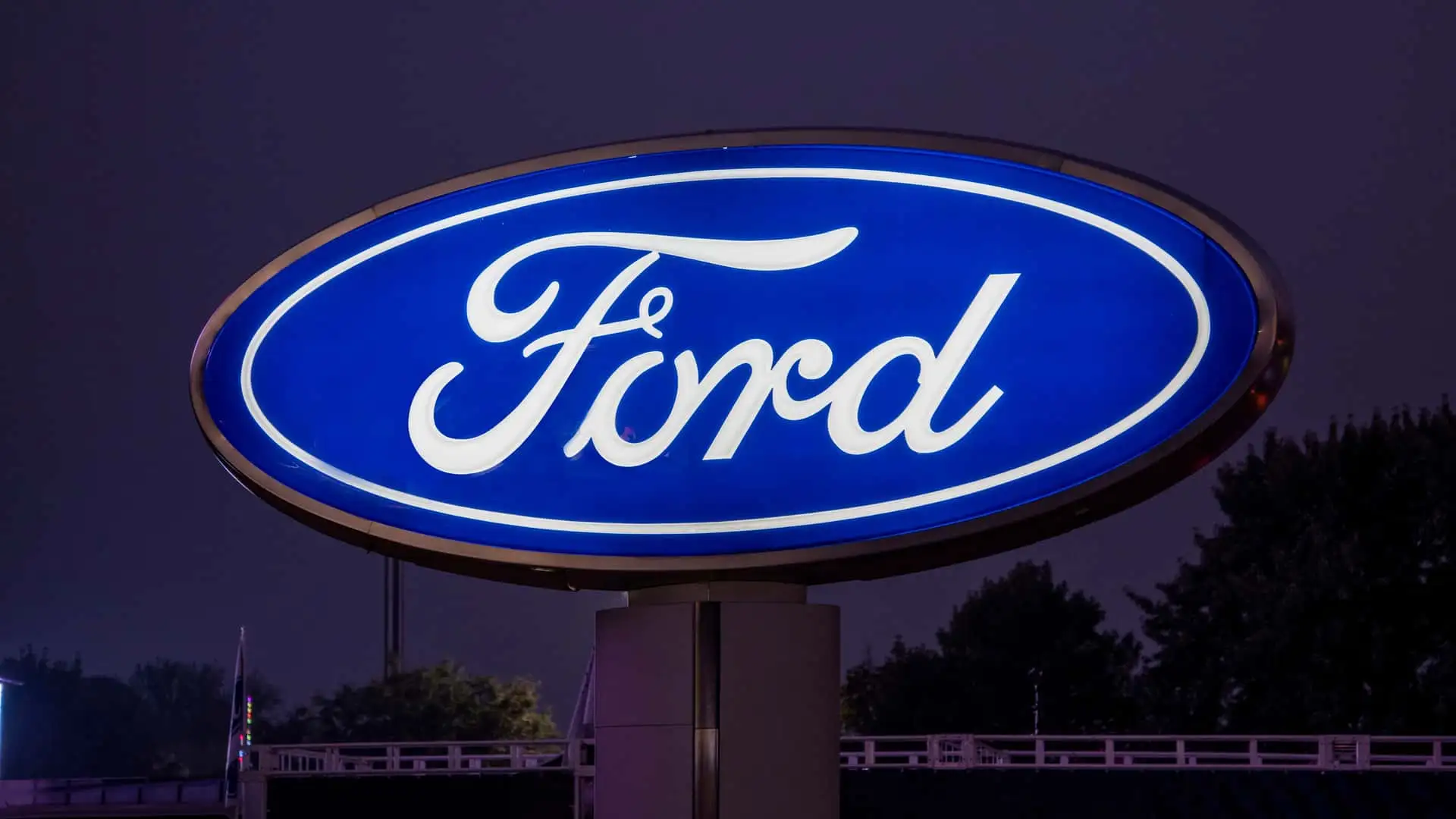 https://cdn.motor1.com/images/mgl/Ak40jW/s1/ford-logo-lit-up-at-night.webp