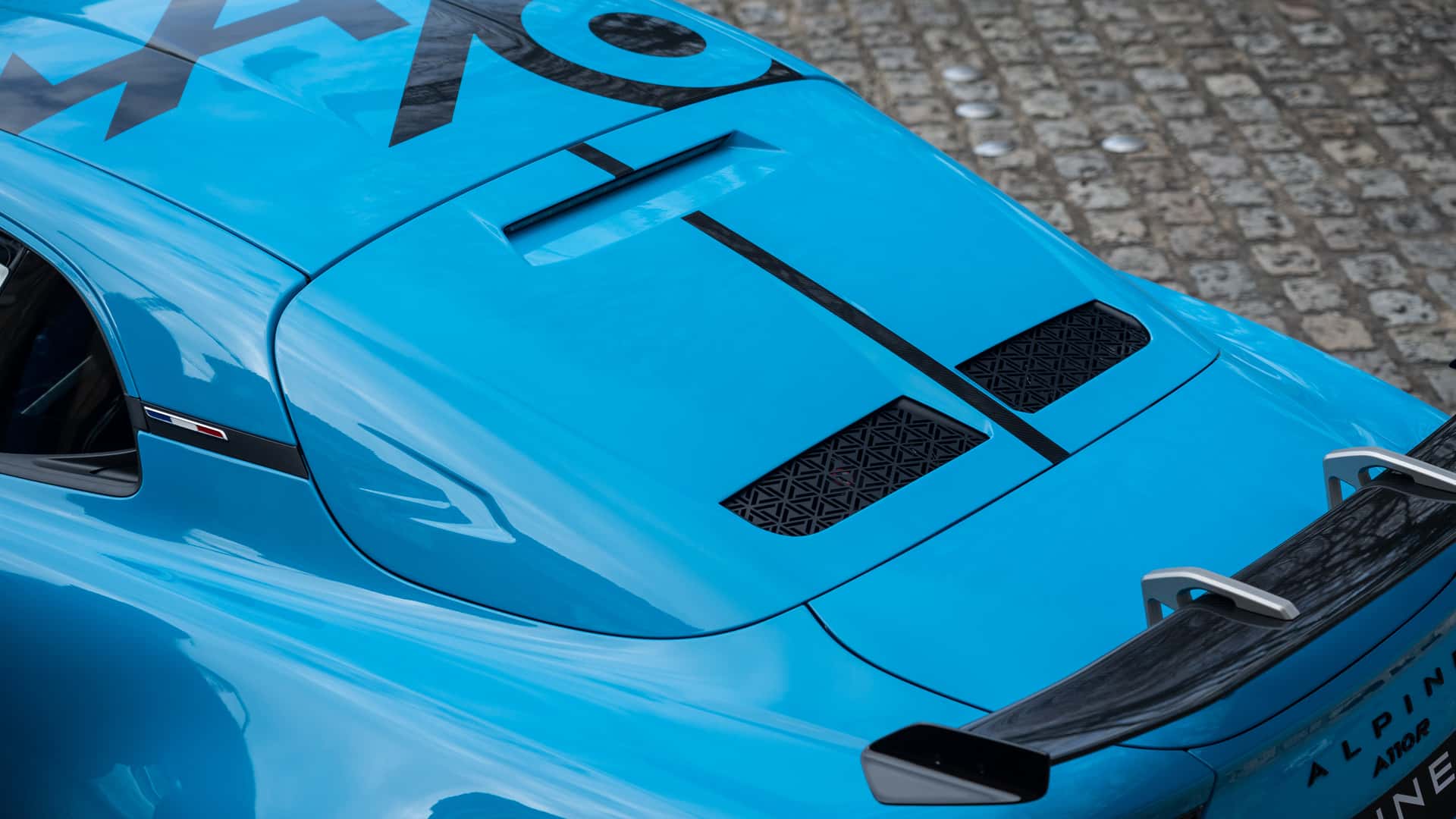 https://cdn.motor1.com/images/mgl/Ak4Bq6/s1/alpine-a110-r-70.jpg