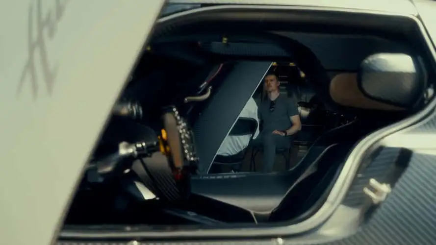 driving-a-pagani-huayra-r-evo-roadster-at-monza.webp