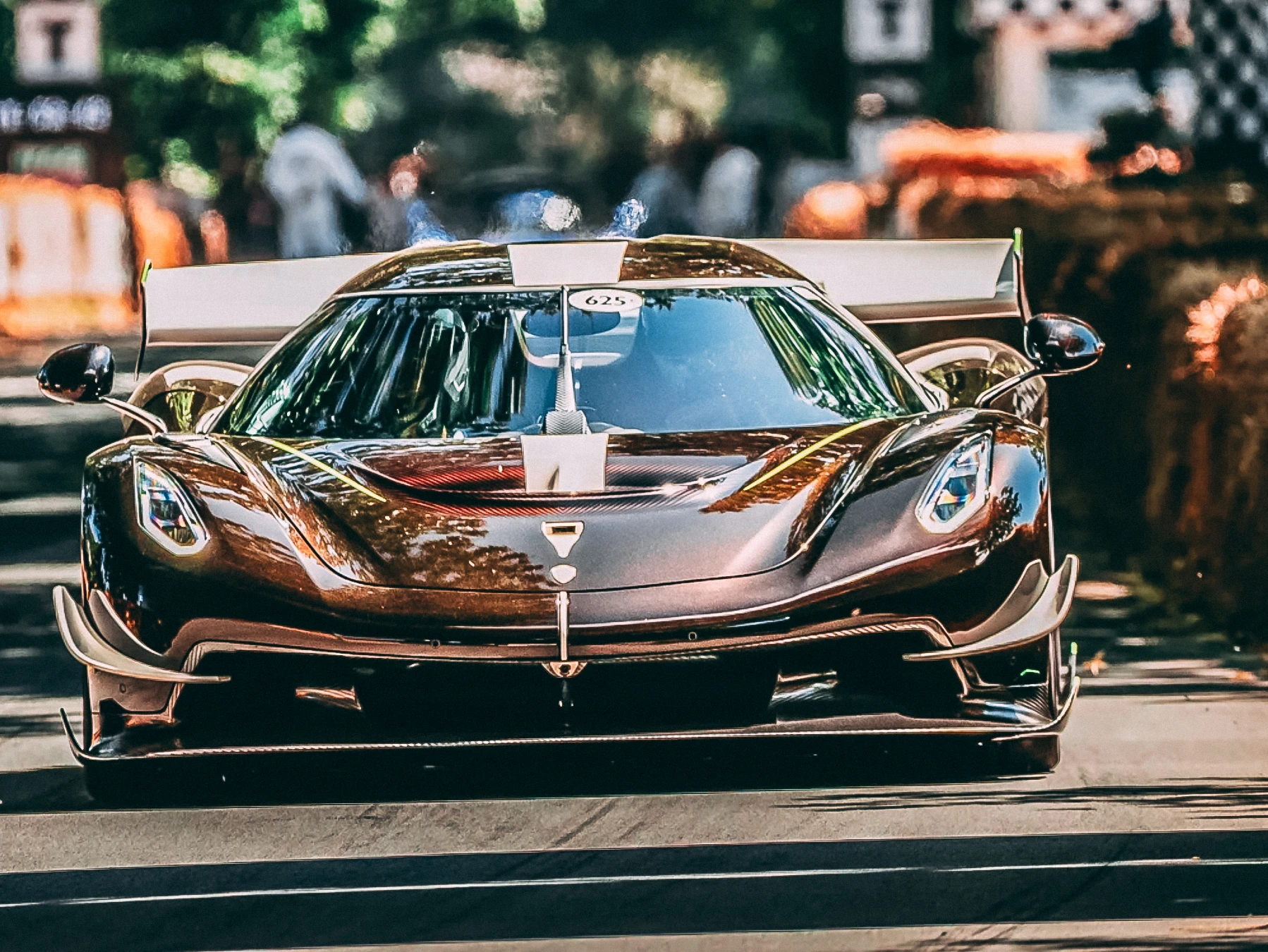 Koenigsegg의 새로운 하이퍼 카는 Goodwood Speed Record를 깨뜨 렸습니다
