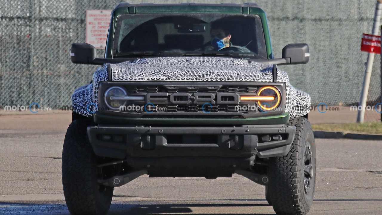 Ford Bronco Raptor в легком камуфляже