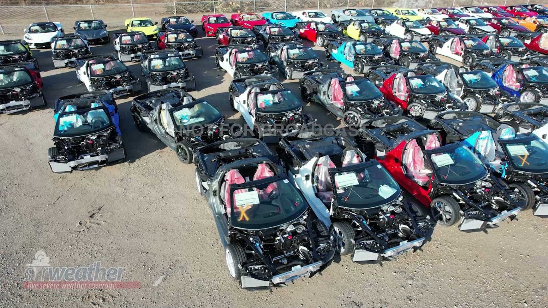 Más de 120 Corvettes golpeados esperando ser aplastados es un espectáculo triste