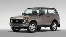 Lada 4x4 Urban aux trois quarts devant