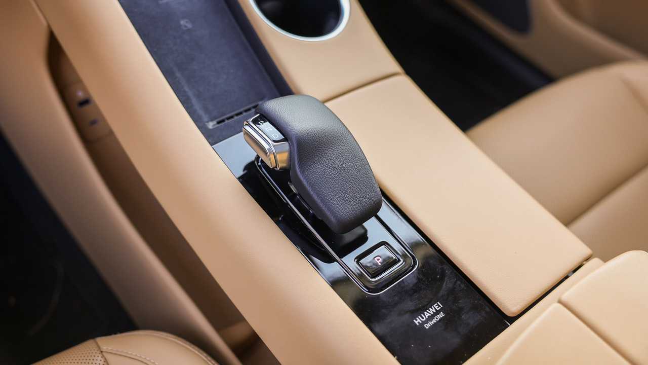 AITO M5 (interior)