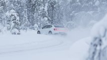 Foto - Polestar 2, la prova in Lapponia sulla neve