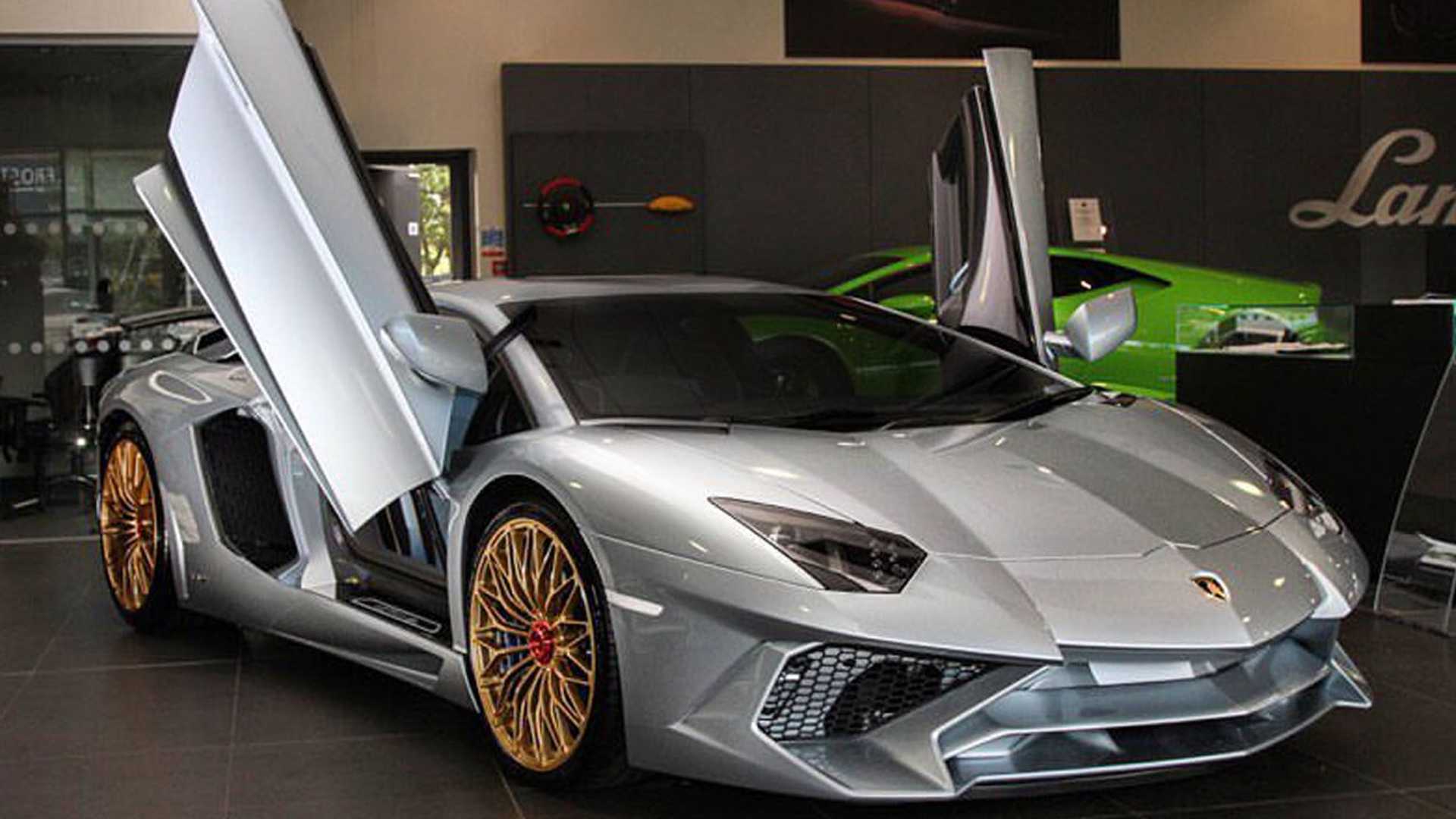 This is the Final Aventador SV