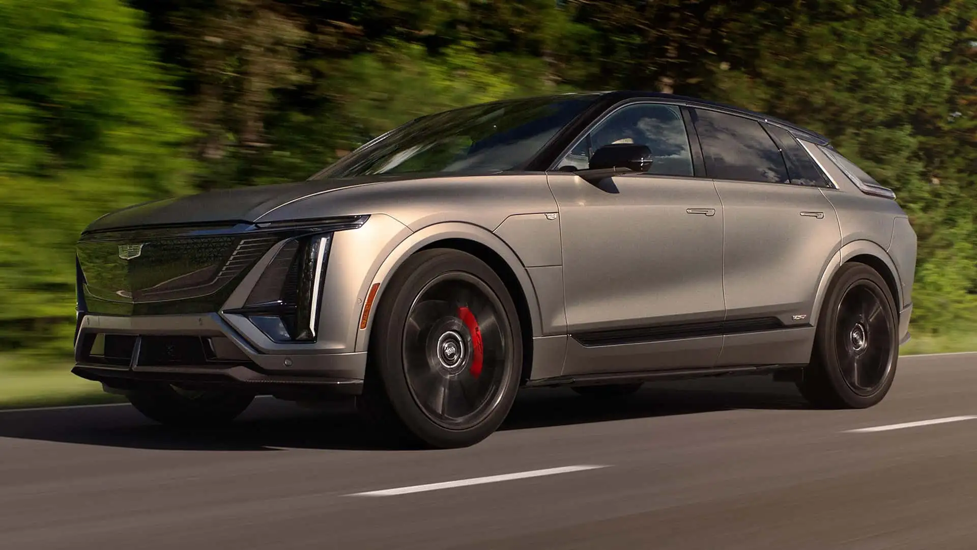 https://cdn.motor1.com/images/mgl/AkNE0y/s1/2026-cadillac-lyriq-v-front-3-4.webp
