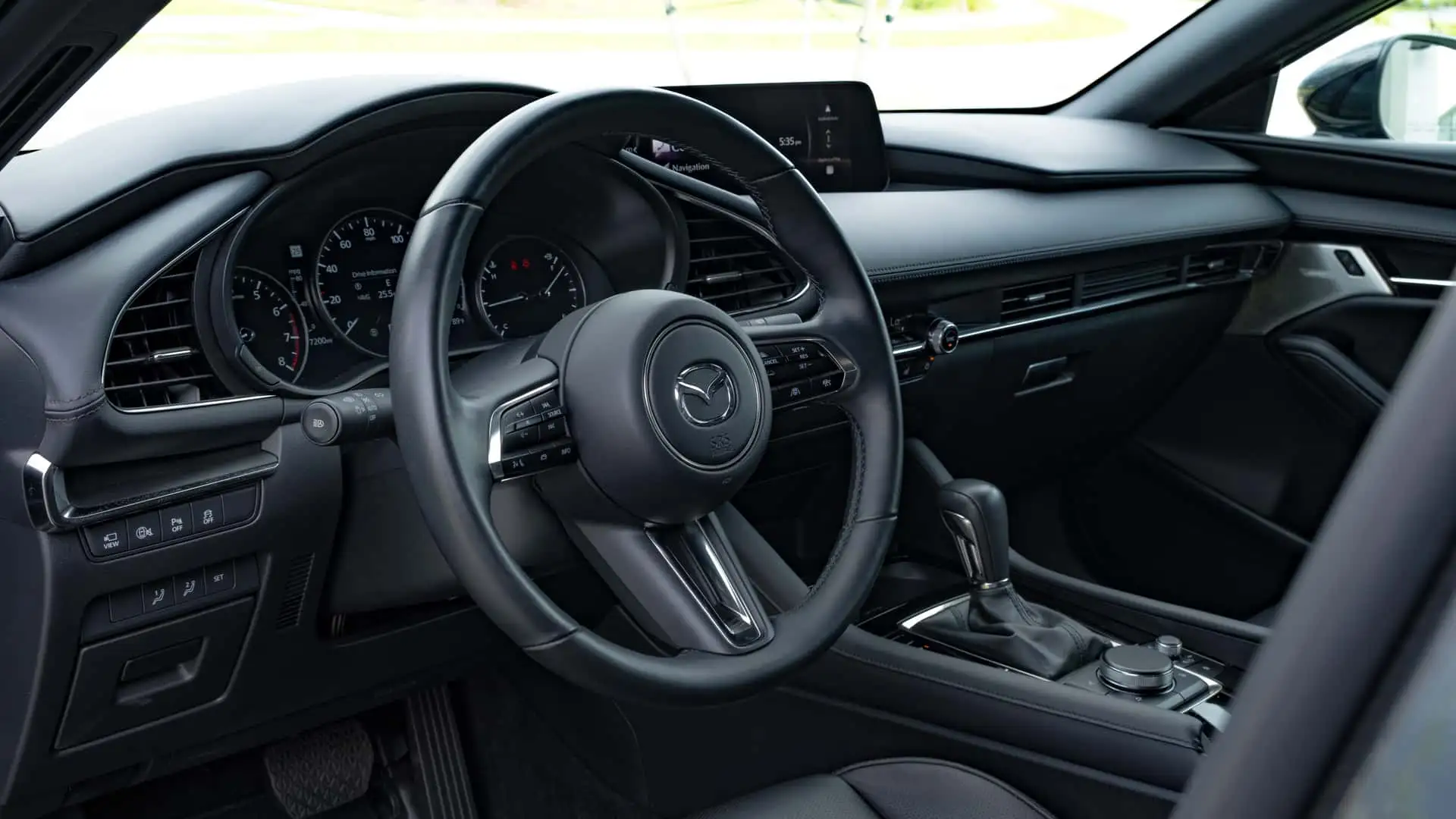 https://cdn.motor1.com/images/mgl/AkNgA2/s1/2024-mazda3-turbo-review.webp