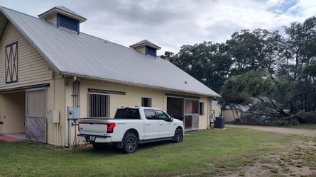 福特F-150 Lightning在赫里坎·赫伦期间为兽医诊所供电