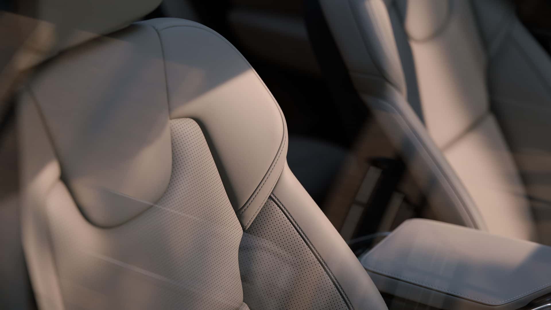 Переднее сиденье Volvo XC60 2028 с вентилируемой кожей